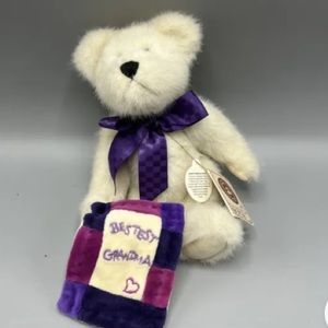 Boyd’s Bears G. P. Hugabunch Bested Grandma plush.